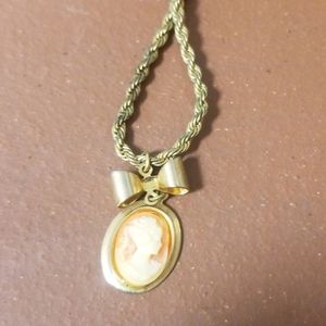 Vintage gold tone necklace